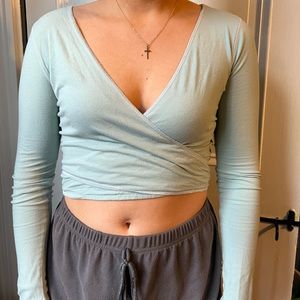 tie around hollister baby tee